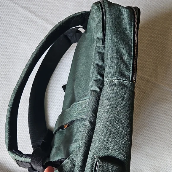 Nordace Men/ Woman Siena Pro 17" Backpack in Green - Picture 2 of 16